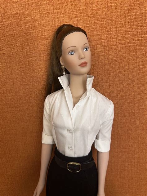 Nice Robert Tonner Tyler Wentworth Signature Style 16 Fashion Doll Brunette Ebay