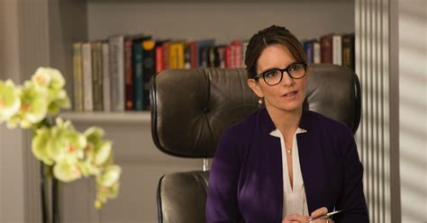 Tina Fey Returns As Andrea On Unbreakable Kimmy Schmidt Season 3 And Shes Still A Loveable Mess