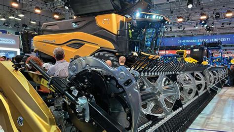 New Holland Unleashes Biggest Ever Combine The Cr11 Farmers Weekly