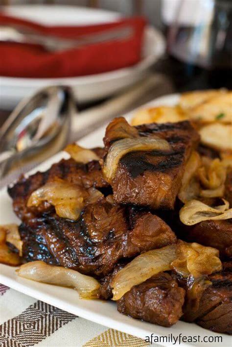 It is lean, tender, full of flavor, and a bargain compared to other steaks at the meat counter. Steak Tips with Caramelized Onions - The Best Blog Recipes