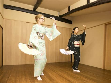 Traditional Japanese Dance Lesson In The Art Of Nihon Buyo Tours