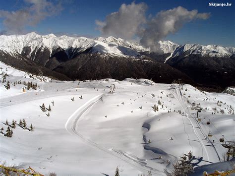 Verdissima di prati e pinete, la conca di ravascletto è una rinomata località di vacanza, specialmente d'inverno. Zoncolan - Ravascletto - Skijanje.hr