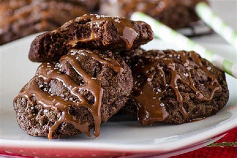 Chocolate sandwich cookies, vanilla, butter, milk, powdered sugar and 1 more. Devils Food Cake Mix Cookies | Duncan Hines®