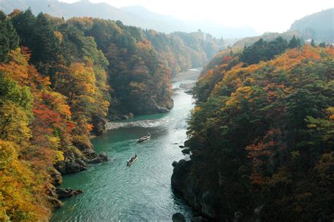 Sit back, relax and enjoy the sights and sounds of the river that runs through my town. Wanna Go River-rafting in Japan? | tsunagu Japan