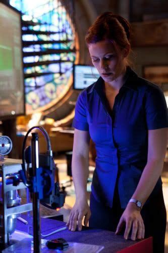 Cassidy Freeman As Tess Mercer Inside Watchtower Downtown Metropolis With Images Smallville