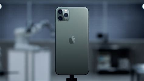 The regular iphone 11 offers great dual cameras, but the iphone 11 pro offers a third camera for optical zoom, giving you more range. iPhone 11 Proのミッドナイトグリーン、良いなぁ… #AppleEvent | ギズモード・ジャパン
