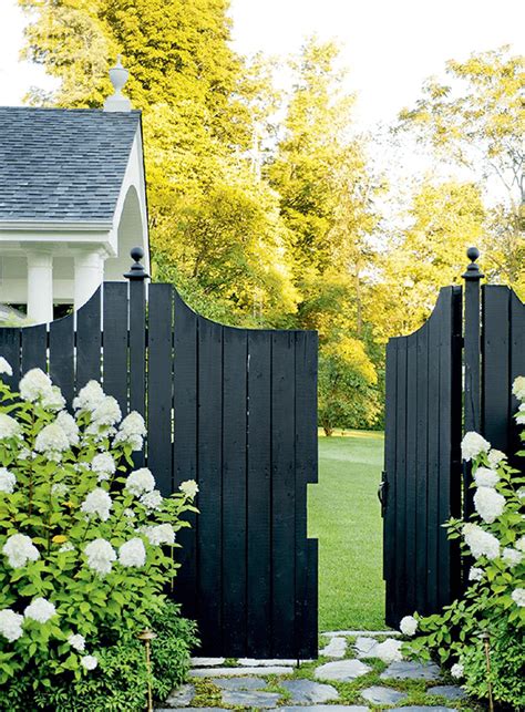29 Popular Wood Fence Paint Colors Shezanmadison
