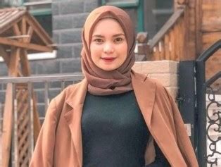 Gaya Hijab Cantik Dokter Karina Dinda Lestari Yang Mendadak Viral Di
