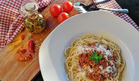Saclà vous propose des sauces pour pâtes, antipasti, légumes marinés, pour une cuisine italienne raffinée et un voyage gustatif au cœur de l'art culinaire méditerranéen. Box Pasta All' Bolognese - Un Dîner en un clic - Pauline ...