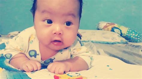 Lucunya Bayi 2 Bulan Belajar Tengkurap Youtube