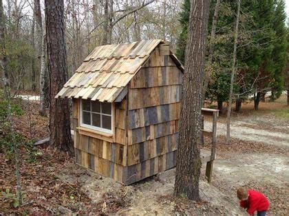 Now that you know the size and design it's time to get some plans. Pallet Shed Instructions to Build Your Own | Recycled ...