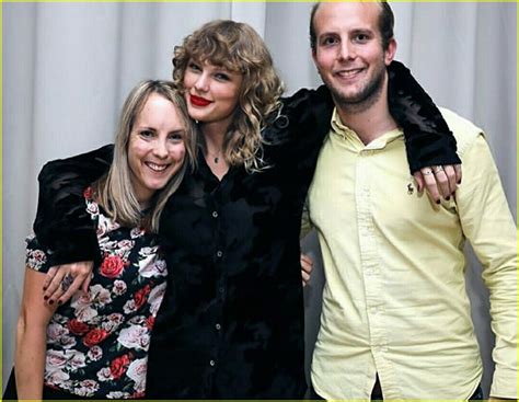 Photo Taylor Swift Fans Share Photos From London Secret Sessions 11