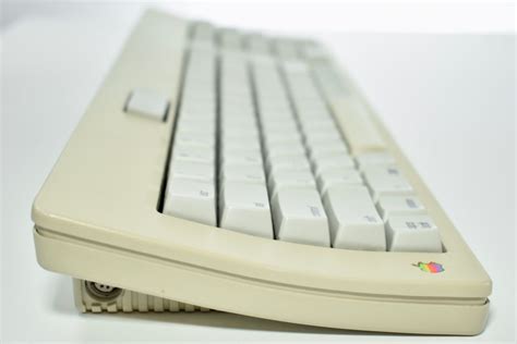 Apple Keyboard M0116 1987