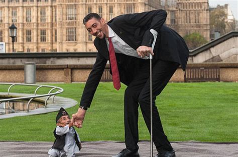 World S Tallest Man And Shortest Man Meet For Guinness World Records 56508 Hot Sex Picture