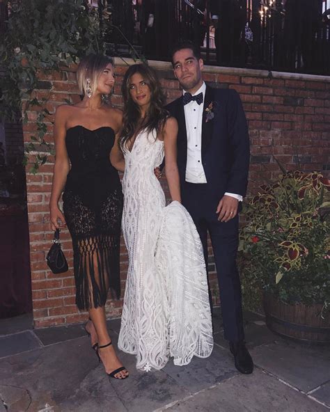 La Influencer Australiana Rocky Barnes Se Casa Con Dos Vestidos De