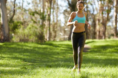 They tend to have wide shoulders, a narrow waist, relatively thin joints, and round muscle bellies. How to Breathe When Running | POPSUGAR Fitness