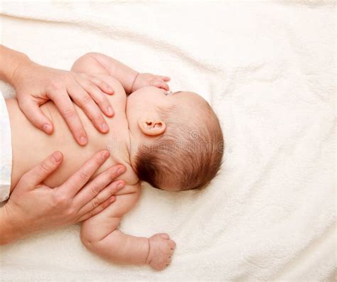 Bambino Massaggio Fotografia Stock Immagine Di Massaggio