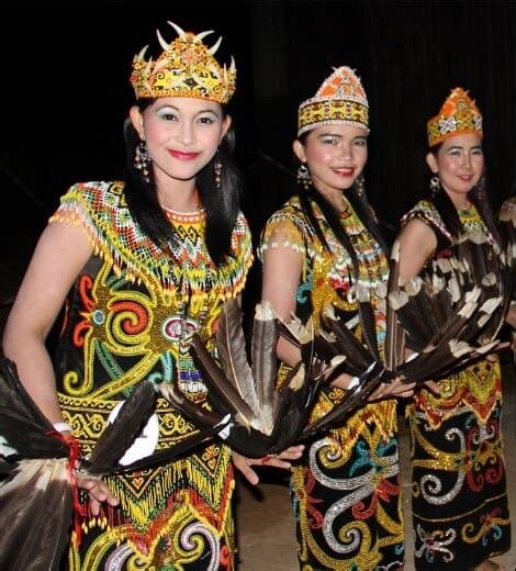 29 Baju Adat Kalimantan Dayak Ide Terpopuler