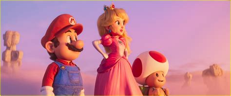 Princess Peach And Toad Get Ready To Fight In Super Mario Bros Trailer