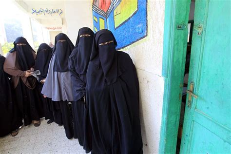 Women Wearing Niqab Banned From Working At Cairo Universitys Hospitals Egyptian Streets