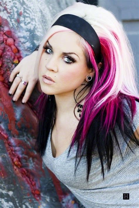 Two tone hair color can be a bold fashion statement as well as a fun way to experiment with unique hair colors. 22 Daily Medium Hairstyles for Women 2020 - Pretty Designs
