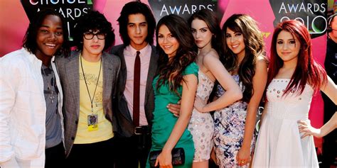 The Victorious Cast Reunited And Victoria Justice Was