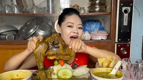 How Do They Eat Goat Head Meat Youtube