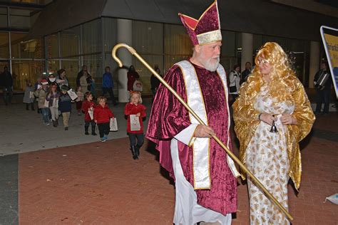 Open Ceremony And Tree Lighting Christkindlmarket Des Moines