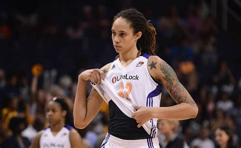 WNBA star Brittney Griner makes 12 times more in China | FOX Sports