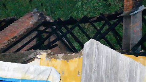 DELMAGYAR Leégett egy szentesi ház tetőszerkezete az éjjel Fotók