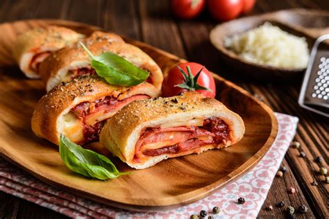 Easy Calzone Recipe With Crescent Rolls