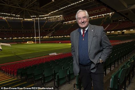 Lock who made his senior debut in 2005 for ospreys. Wales Rugby Alun Wyn Jones one game away from greatness... just don't say it in front of him ...