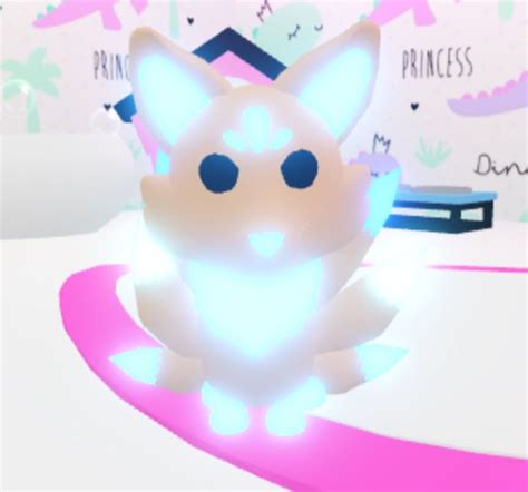 Neon Kitsune In 2020 Roblox Pictures Neon Kitsune