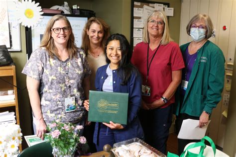 Milestone Omc Nurse Dehoyos Receives Daisy Award Sequim Gazette