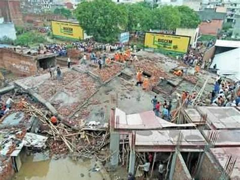 Ghaziabad Building Collapse 2 Dead 29 Injured Rescued From The Site