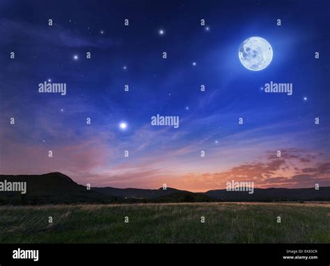 Luna Con Estrellas Fotografías E Imágenes De Alta Resolución Alamy