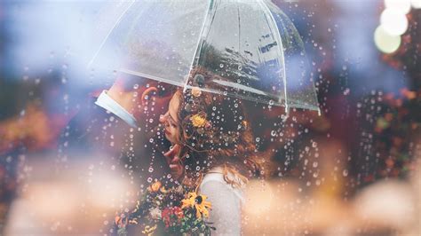 2560x1440 Married Couple Romantic Umbrella Raining Weeding 1440p