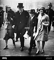 Winston Churchill con sus dos hijos, Randolph y Diana y su esposa ...