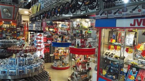 Lrt kelana jaya hattı , klang valley bölgesindeki beşinci demiryolu transit hattı ve ilk tam otomatik ve sürücüsüz raylı sistemdir ve klang valley integrated transit'in bir parçasını oluşturur sistem. Brother's Factory Outlet (Kelana Jaya) - CarKaki.my