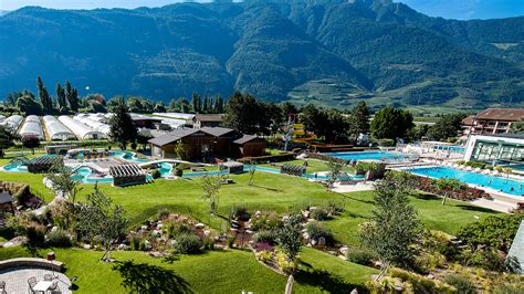 Featuring free parking, an indoor swimming pool and a wellness area, hotel des bains de saillon is 10 minutes' drive from the. Bain De Saillon Hiver / Bains De Saillon Valais Activite ...