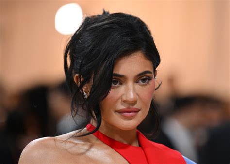Kylie Jenner Shut Down Rumors That She Got Plastic Surgery On Her