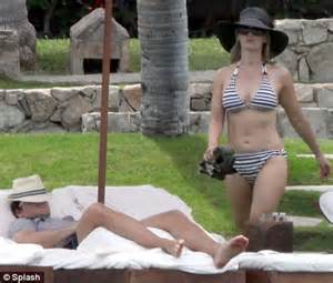 90210 S Jennie Garth Reveals Her Still Perfect Bikini Body Three