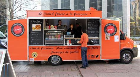 Every friday, food trucks line up outside the venue. En soutien, Paris La Défense débute sa saison des Food ...