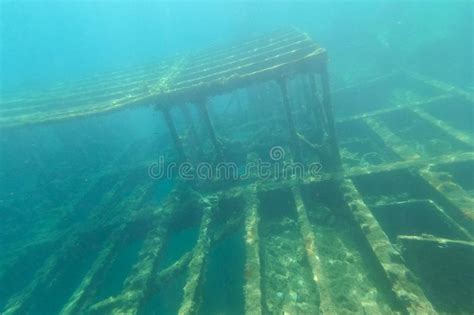 Getty images / dpa picture alliance. Schiffswrack Unter Wasser, Sehr Altes Schiff Auf Dem Meeresgrund, Zavratnica Kroatien Stockbild ...