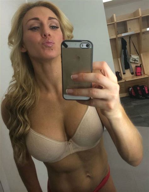 Se Filtran Fotos Ntimas De La Diva De Wwe Charlotte Flair