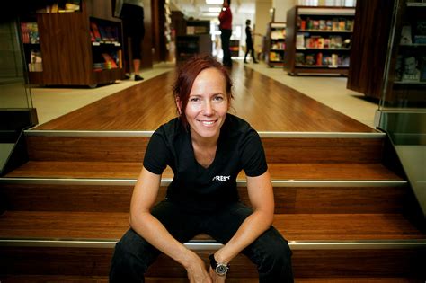 Hun fortalte engang at hun trolig hadde den menigheten i oslo med flest hanekammer & neseringer. Prisvinner holder preken - Helgelands Blad