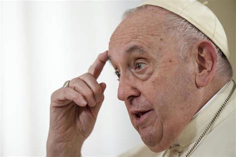 El Papa Y El Presidente Argentino Milei Se Abrazan Tras Canonizar A La
