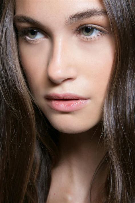 8 Foolproof Tips For Barely There Makeup That Looks Effortless
