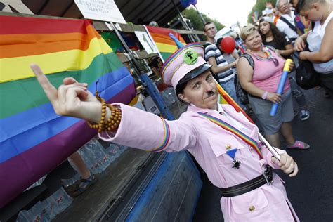 Kötelesség szolidaritást vállalni magyarország legutóbbi . Elindult a Budapest Pride az Andrássy úton | budapest ...