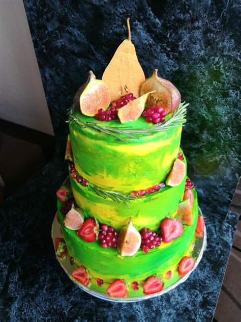 3х ярусный торт украшенный ягодами и фруктами Капкейки Торт Ягоды